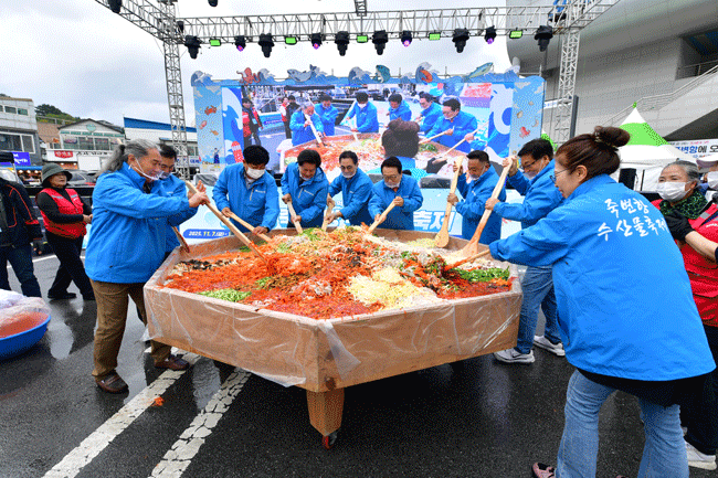 먹고·잡고·즐긴다 울진 죽변항 수산물축제