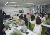 감성을 더하는 힐링 시간, 학부모 꽃꽂이 교육 실시