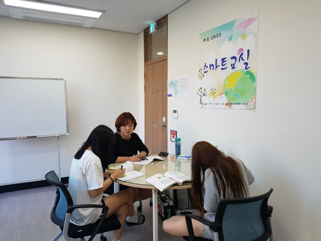 울진군청소년지원센터 꿈드림 제1회 초중고등학교 검정고시 전원 합격 사진.jpg