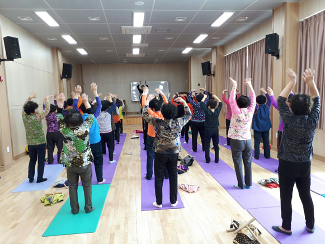 후포문화복지센터 다양한 취미교실 운영으로 주민의 삶의 질 향상(기체조사진).jpg
