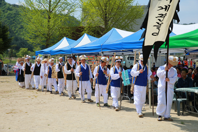 제6회 울진 십이령등금쟁이 축제 개최(2016년 십이령마을 등금쟁이축제 사진) 1.jpg