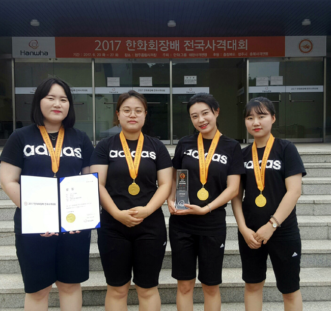 한화회장배 우승사진(공기권총)좌부터 황승희, 이푸름, 김예지, 김혜민.jpg
