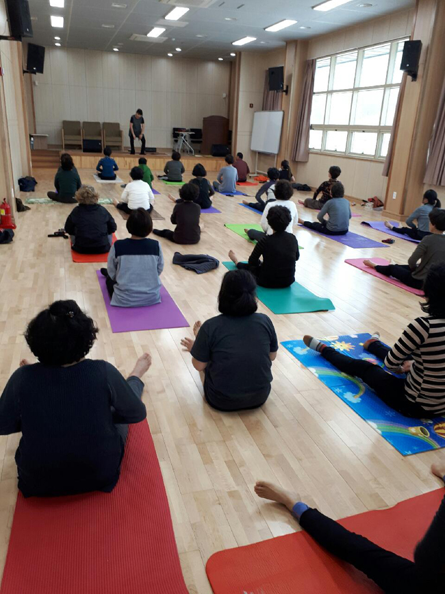 후포문화복지센터 다양한 취미교실 운영으로 주민의 삶의 질 향상(야간요가 사진2).jpg