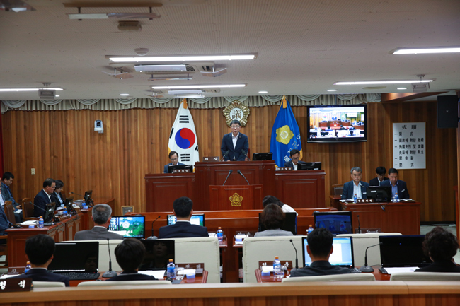 제218회 울진군의회 정례회 폐회 사진1.JPG