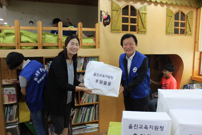 울진교육지원청, 울진지역아동센터에 따뜻한 마음 전해(울진교육지원청)3-2.jpg