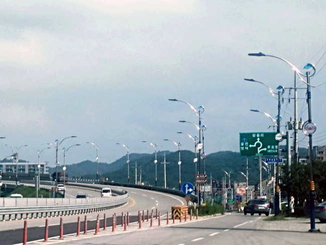 추석 앞두고 가로등 및 보안등 시설물정비 나서 사진2(가로등).jpg