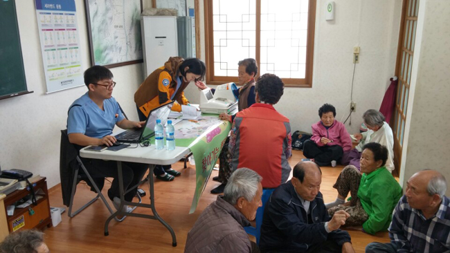 찾아가는 행복병원 진료 큰 호응 사진1.jpg
