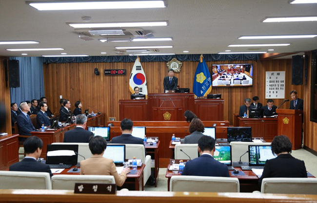 제221회 울진군의회 제2차 정례회.jpg