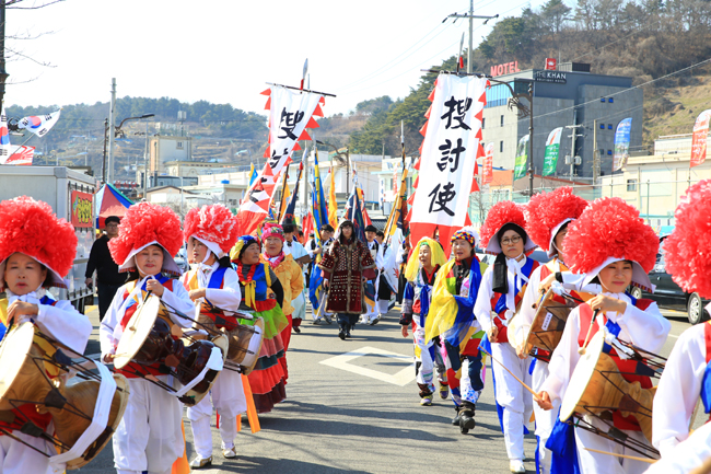 오감 만족 ‘울진대게와 붉은대게 축제’ 욜로와(거리퍼레이드_1).JPG