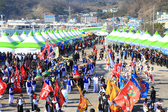 오감 만족 ‘울진대게와 붉은대게 축제’ 욜로와(거리퍼레이드_4).JPG