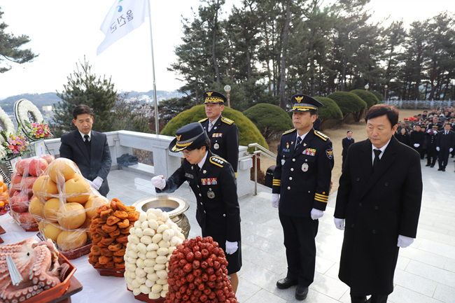 충혼탑참배.jpg
