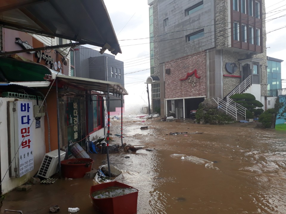 죽변4구 고궁(죽변시내까지 바닷물 들어와).jpg