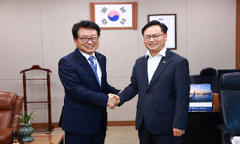 손병복 울진군수, 해양수산부 김성범 차관과 면담